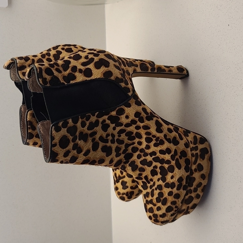 Vince Camuto Baileys Animal print pony leather booties US 7